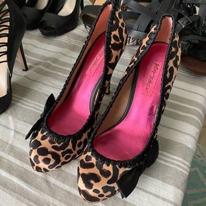 Betsy Johnson leopard print heels